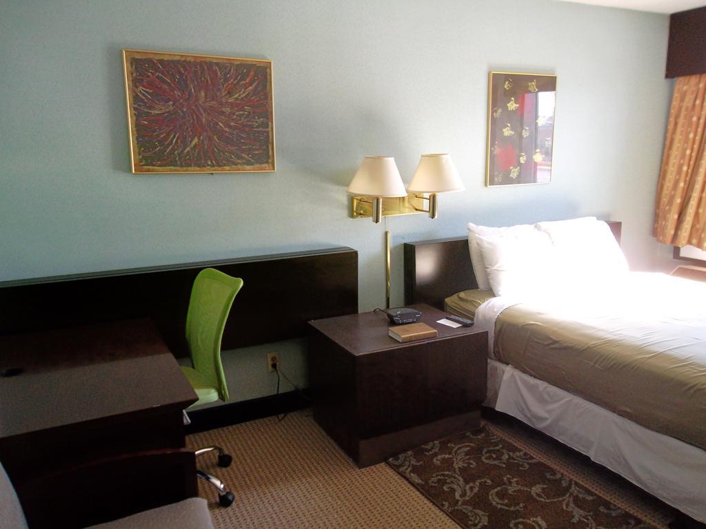 Claremont Hotel Las Vegas Room photo