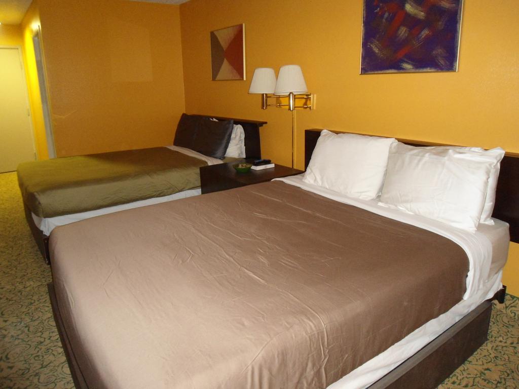 Claremont Hotel Las Vegas Room photo